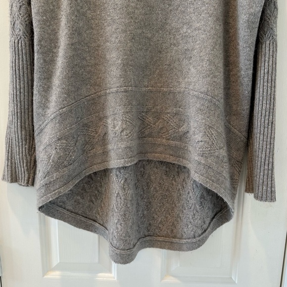 Neiman Marcus Cashmere Grey Sweater - Picture 2 of 8